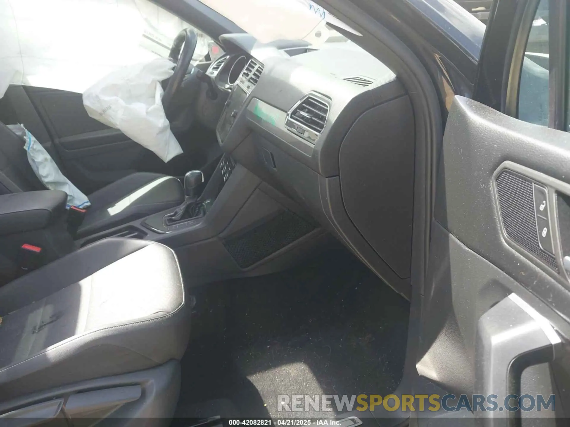 5 Photograph of a damaged car 3VV3B7AX5MM027369 VOLKSWAGEN TIGUAN 2021