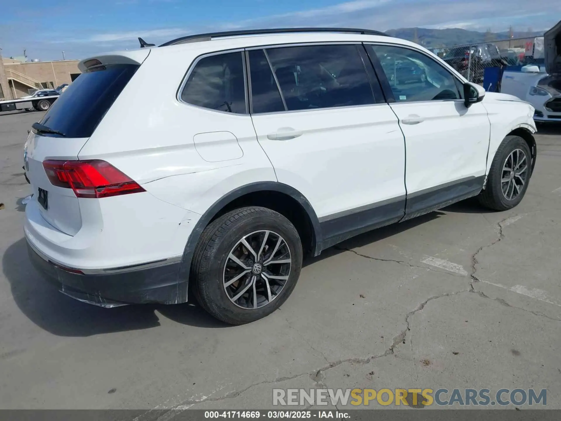 4 Photograph of a damaged car 3VV3B7AX5MM033611 VOLKSWAGEN TIGUAN 2021