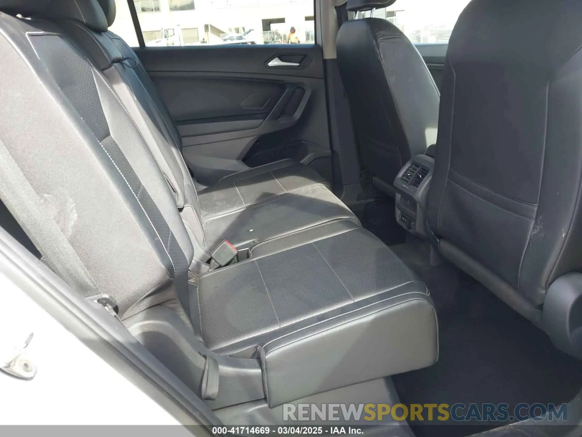 8 Photograph of a damaged car 3VV3B7AX5MM033611 VOLKSWAGEN TIGUAN 2021