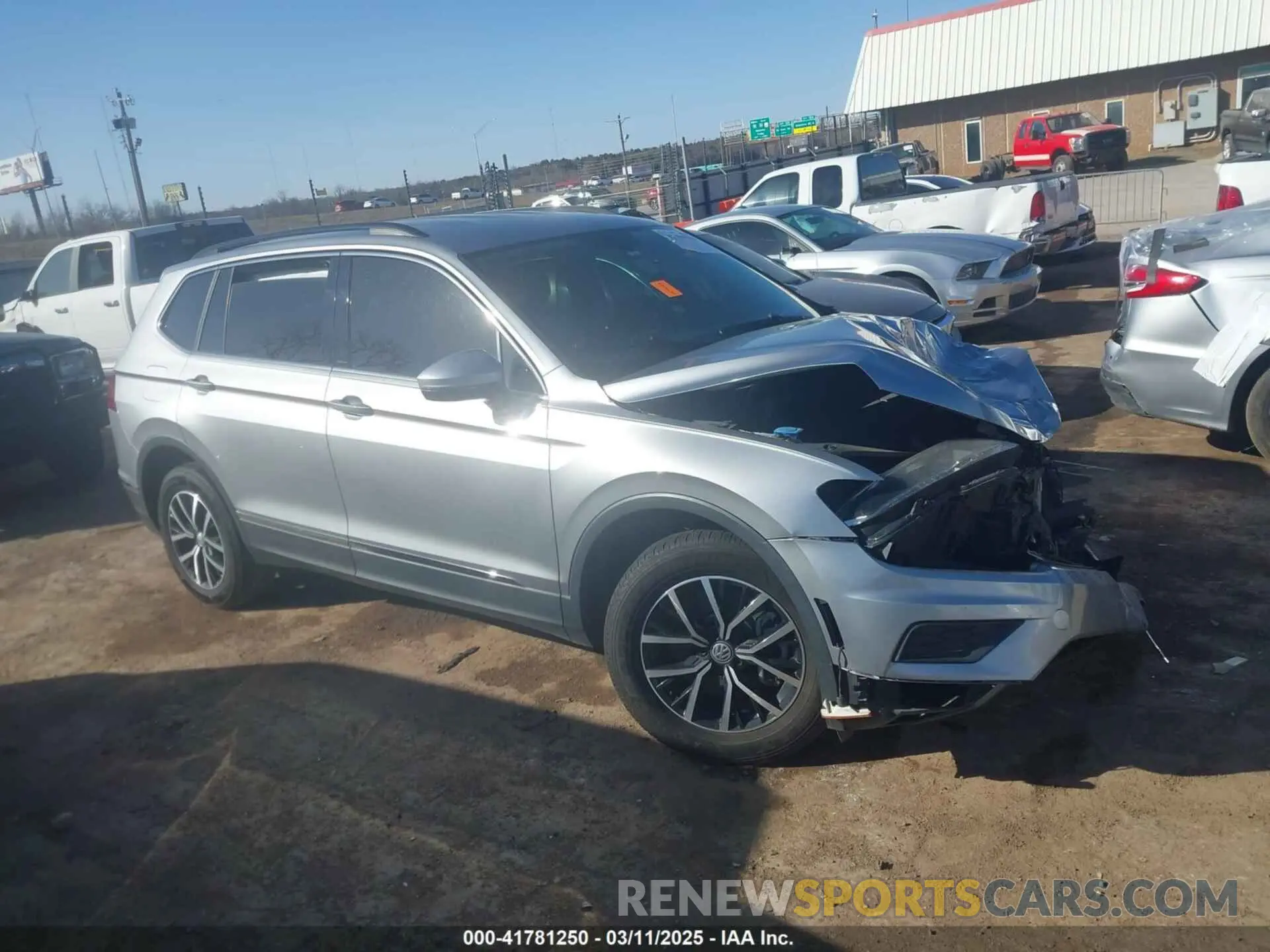 12 Photograph of a damaged car 3VV3B7AX5MM068312 VOLKSWAGEN TIGUAN 2021