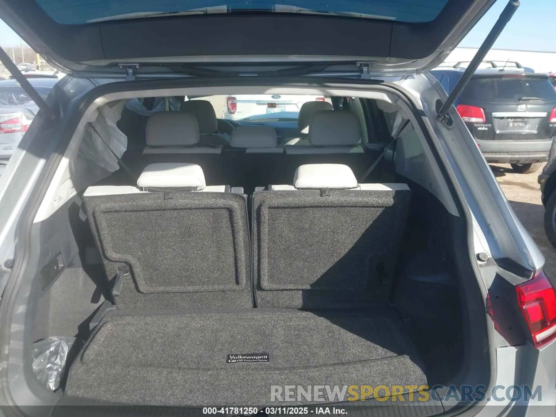 16 Photograph of a damaged car 3VV3B7AX5MM068312 VOLKSWAGEN TIGUAN 2021