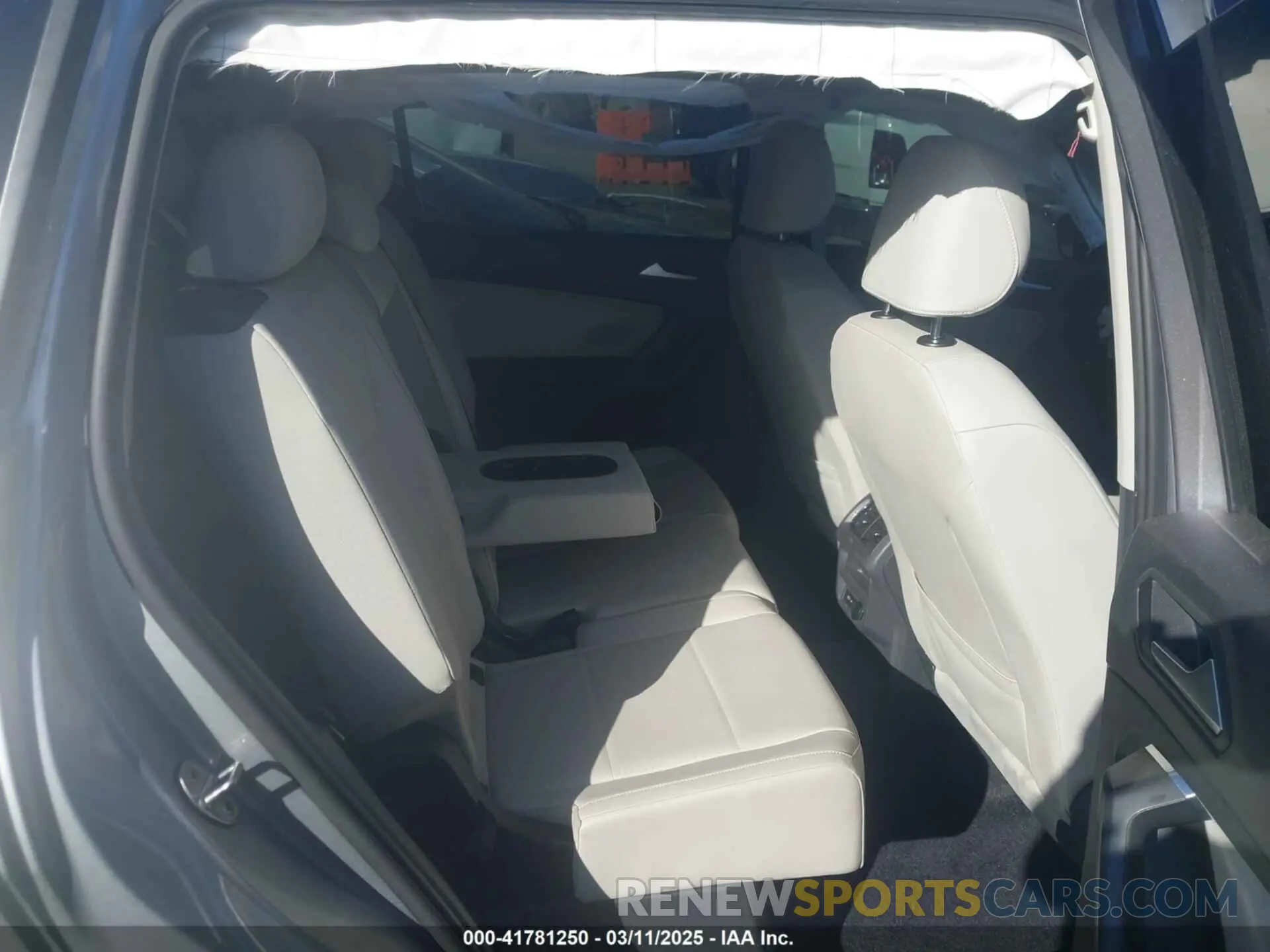 8 Photograph of a damaged car 3VV3B7AX5MM068312 VOLKSWAGEN TIGUAN 2021