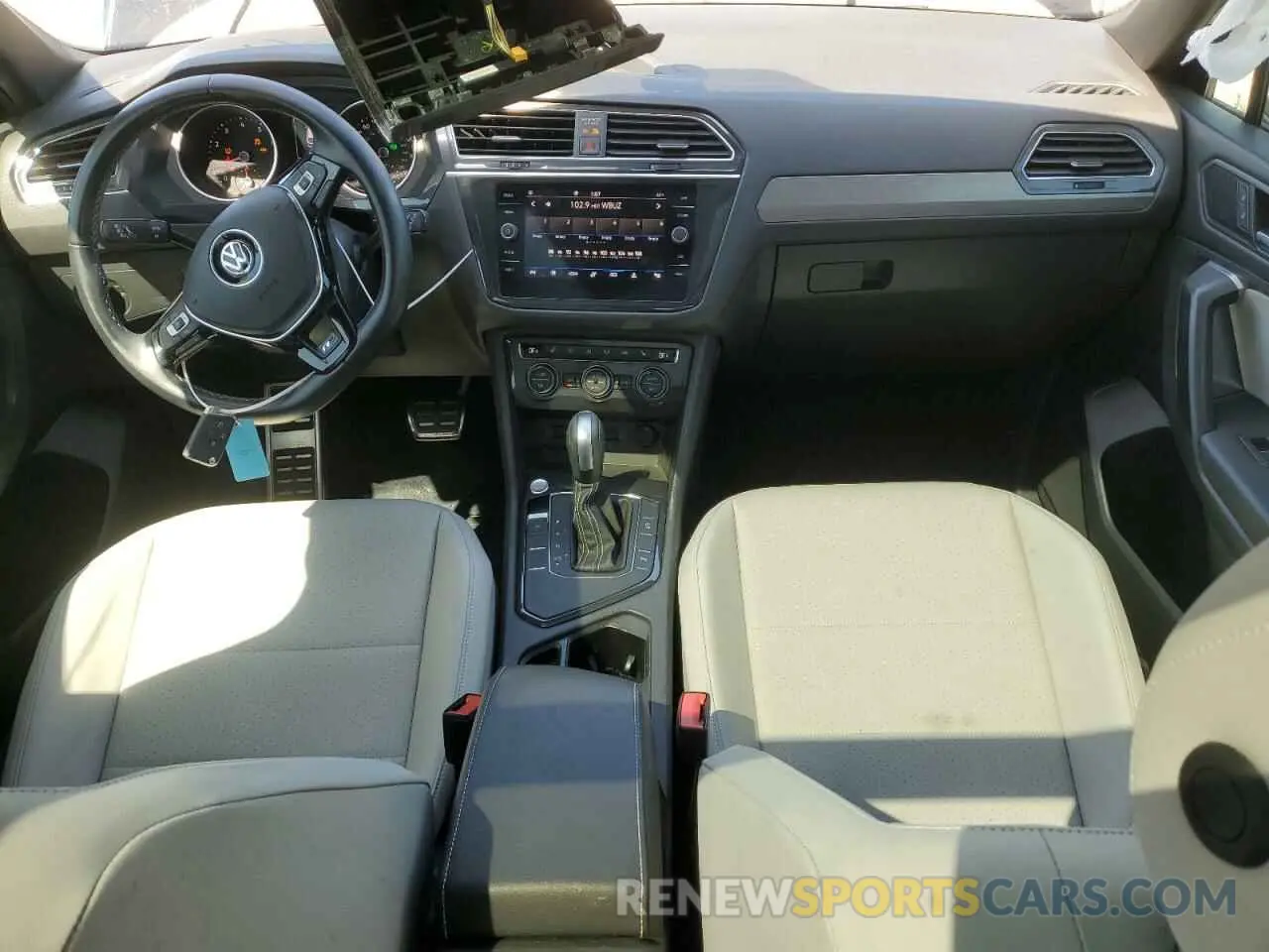 8 Photograph of a damaged car 3VV3B7AX5MM073784 VOLKSWAGEN TIGUAN 2021