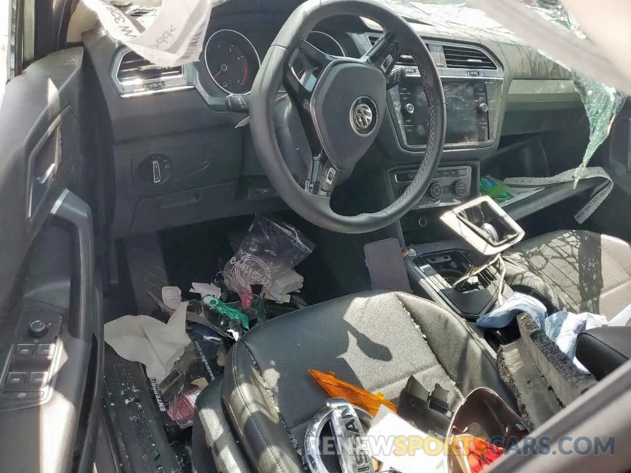 8 Photograph of a damaged car 3VV3B7AX5MM100739 VOLKSWAGEN TIGUAN 2021