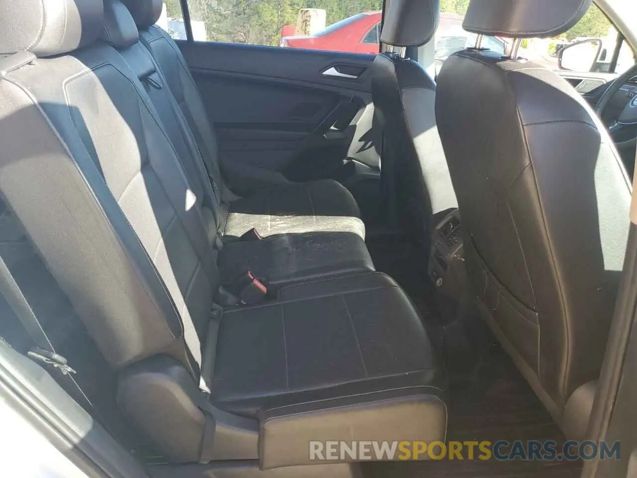11 Photograph of a damaged car 3VV3B7AX5MM114205 VOLKSWAGEN TIGUAN 2021