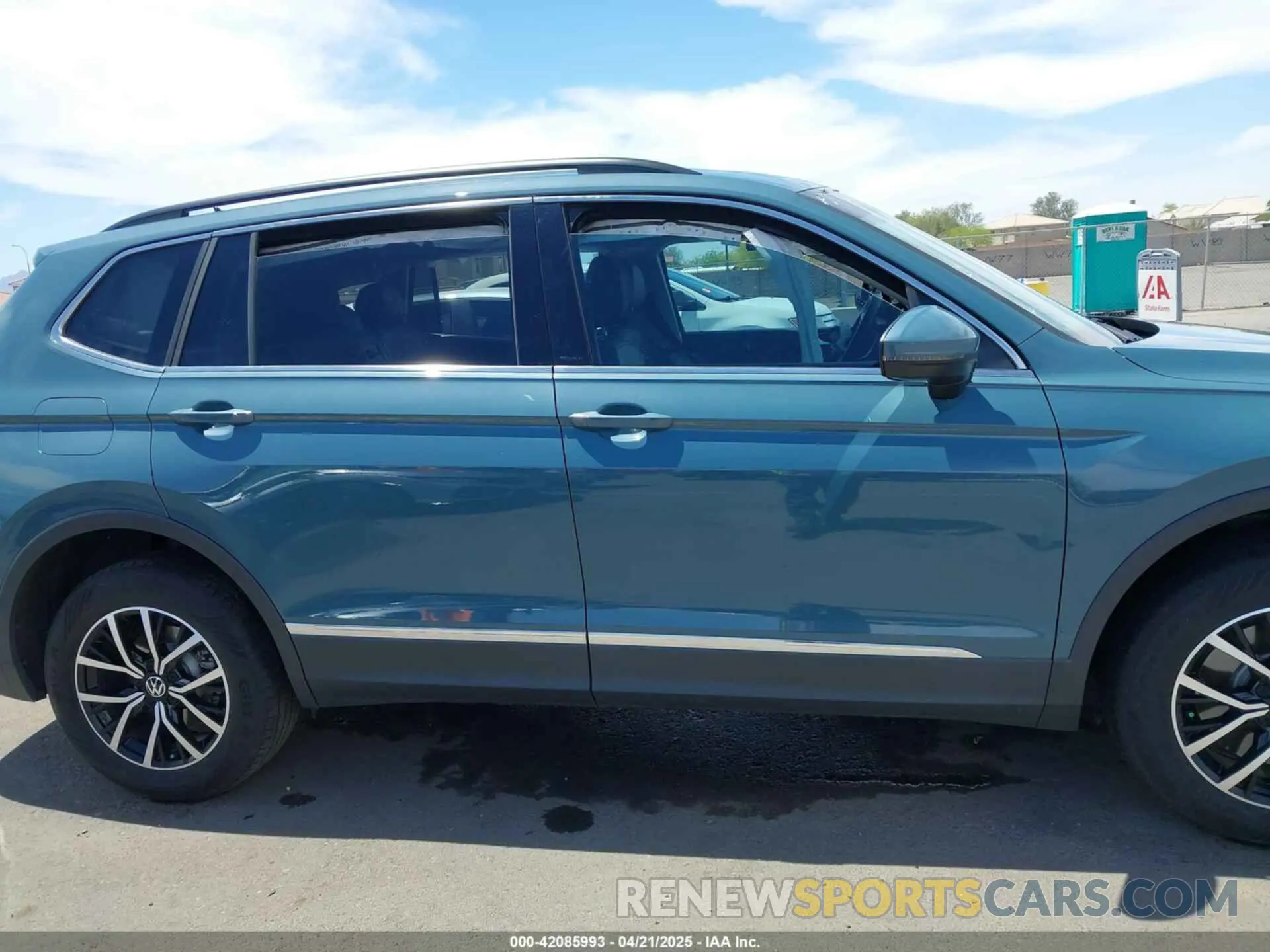 13 Photograph of a damaged car 3VV3B7AX5MM146829 VOLKSWAGEN TIGUAN 2021