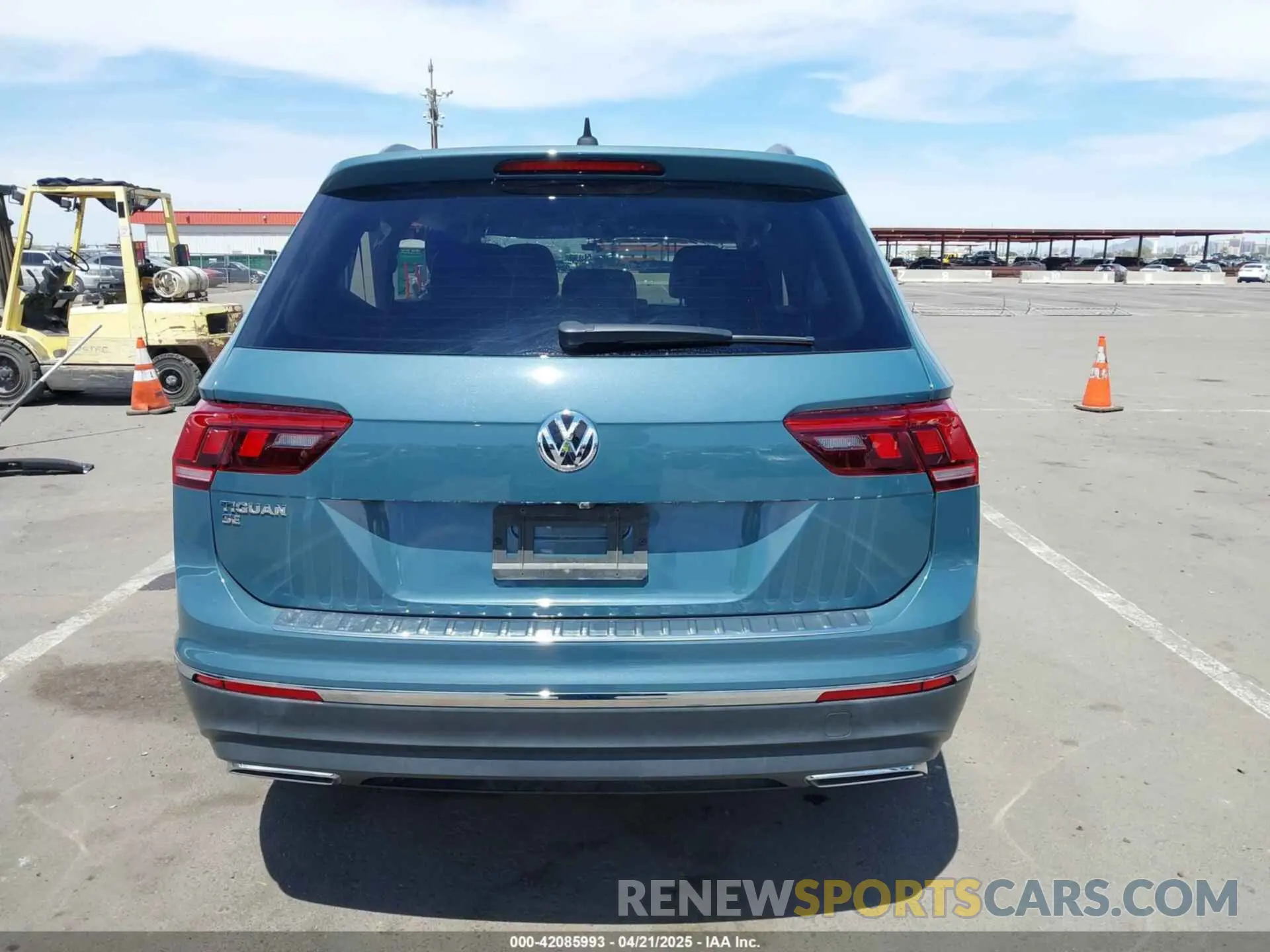 16 Photograph of a damaged car 3VV3B7AX5MM146829 VOLKSWAGEN TIGUAN 2021
