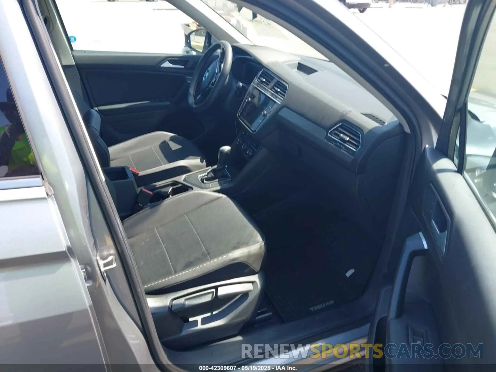 5 Photograph of a damaged car 3VV3B7AX6MM035657 VOLKSWAGEN TIGUAN 2021