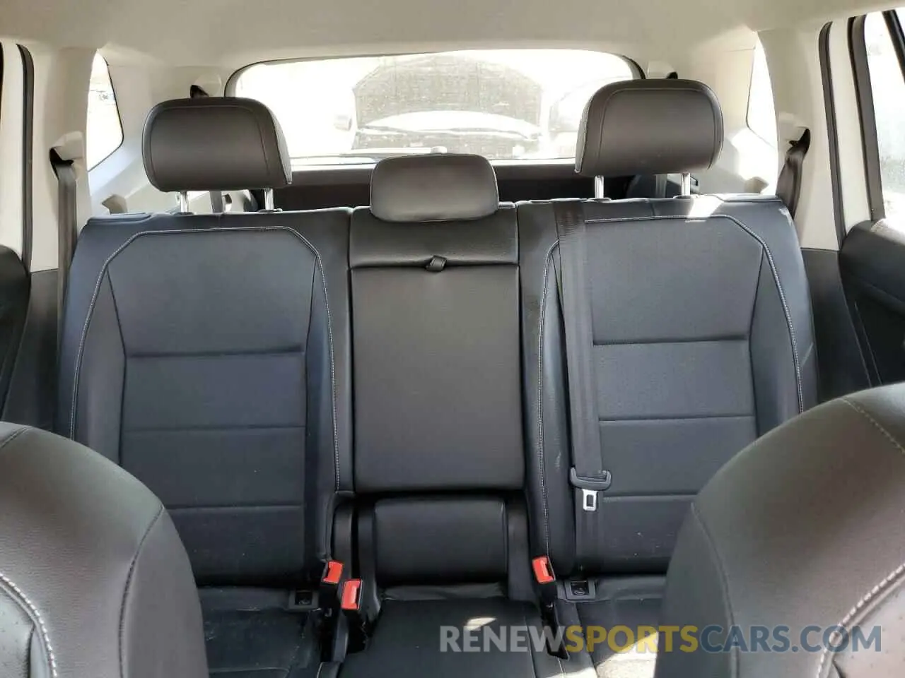 10 Photograph of a damaged car 3VV3B7AX6MM068304 VOLKSWAGEN TIGUAN 2021