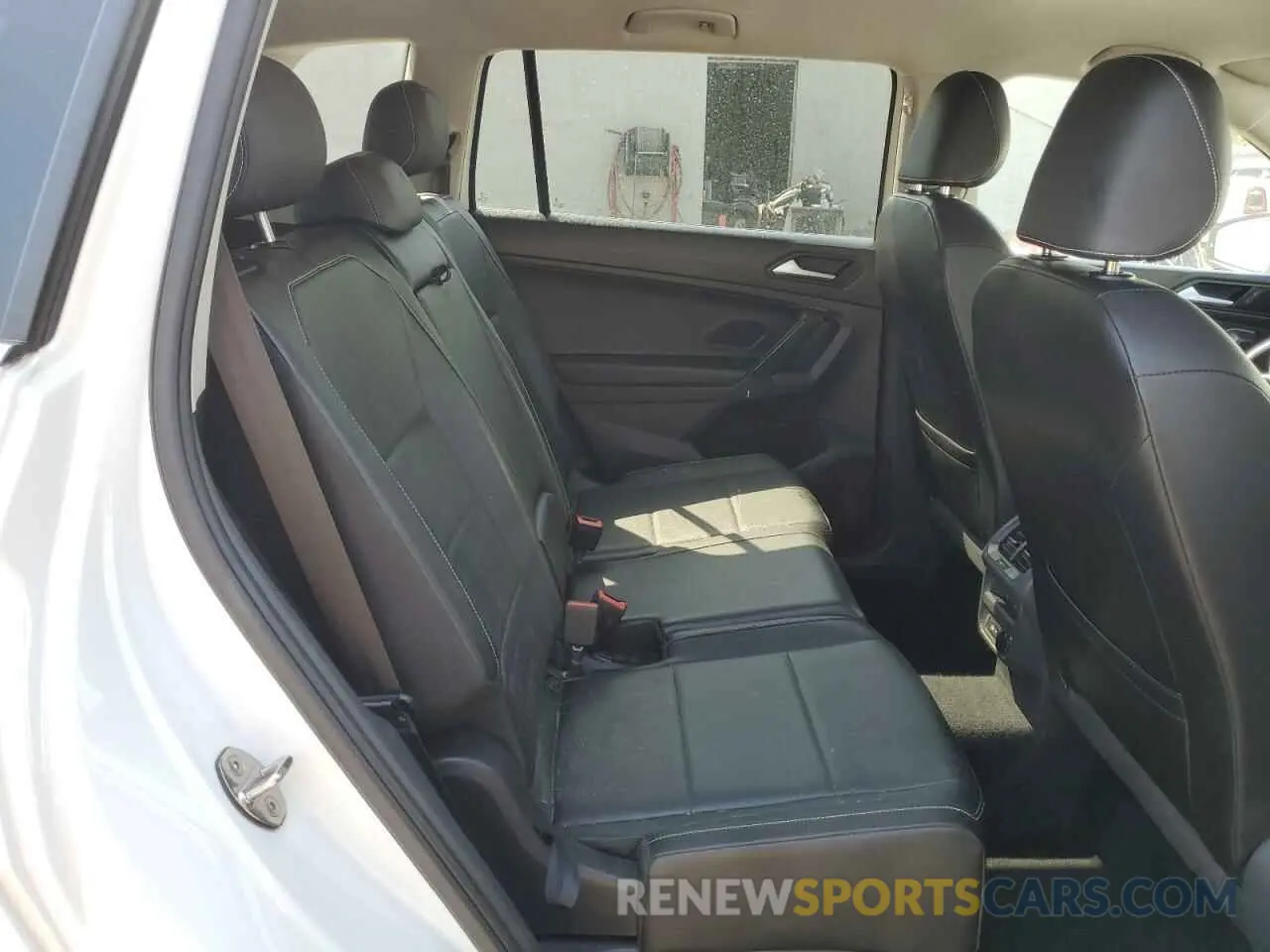 11 Photograph of a damaged car 3VV3B7AX6MM068304 VOLKSWAGEN TIGUAN 2021