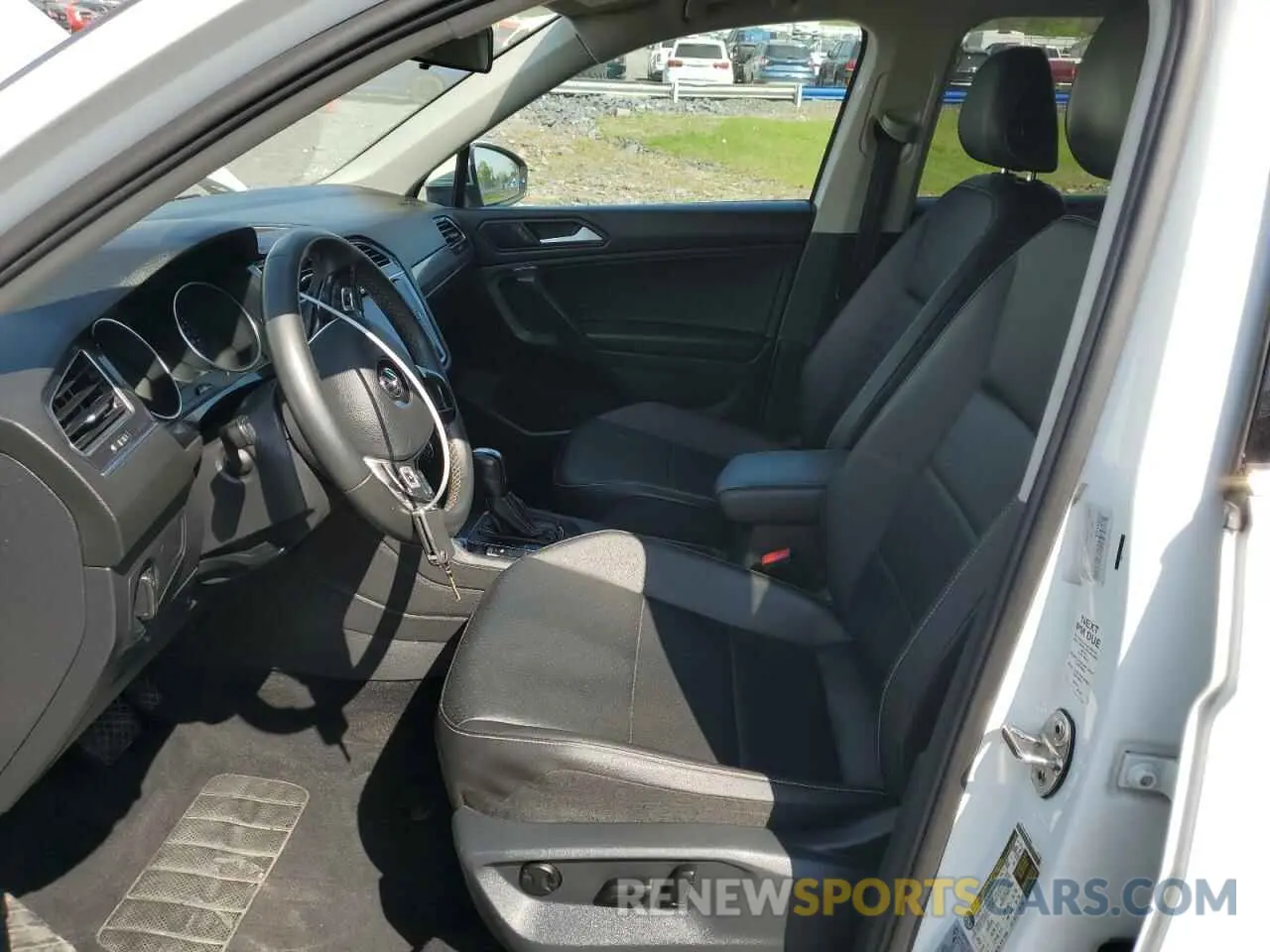 7 Photograph of a damaged car 3VV3B7AX6MM068304 VOLKSWAGEN TIGUAN 2021