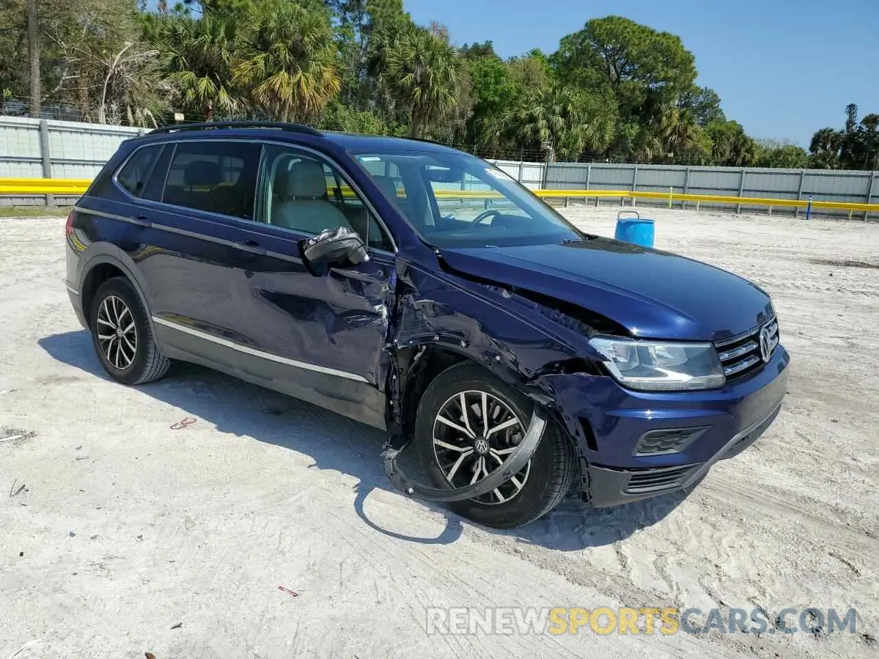 4 Photograph of a damaged car 3VV3B7AX6MM073311 VOLKSWAGEN TIGUAN 2021