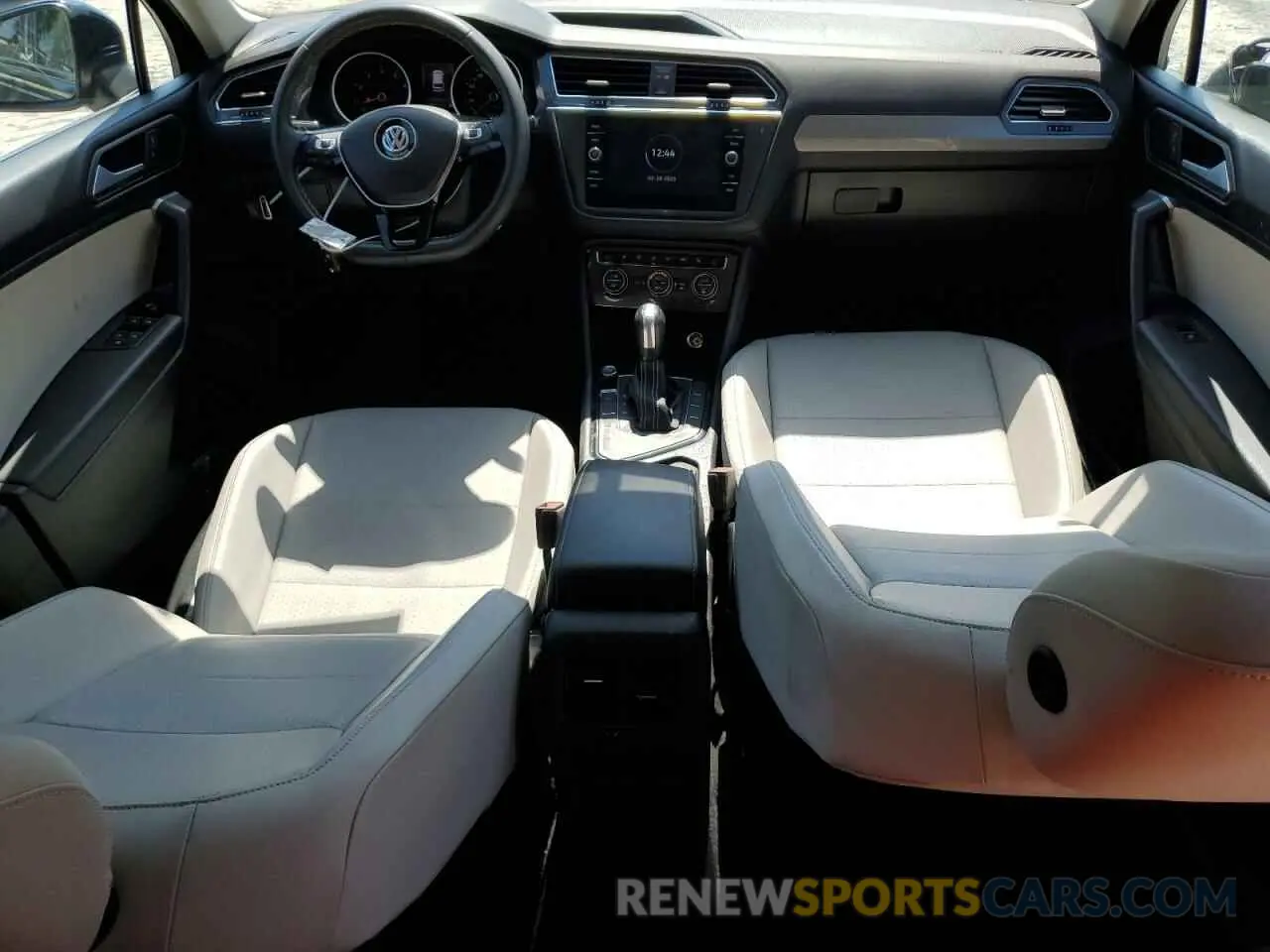 8 Photograph of a damaged car 3VV3B7AX6MM073311 VOLKSWAGEN TIGUAN 2021