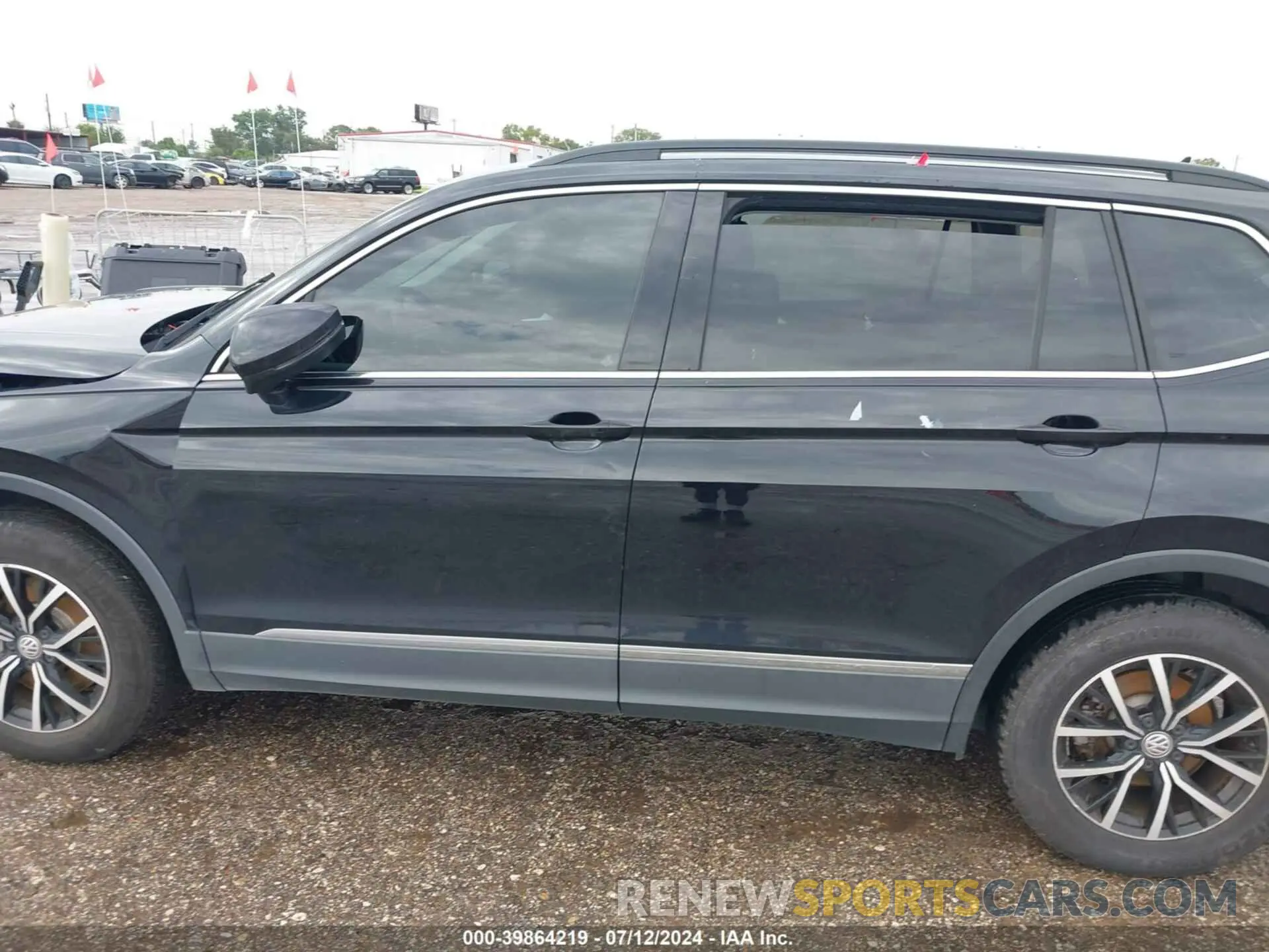 14 Photograph of a damaged car 3VV3B7AX7MM004286 VOLKSWAGEN TIGUAN 2021