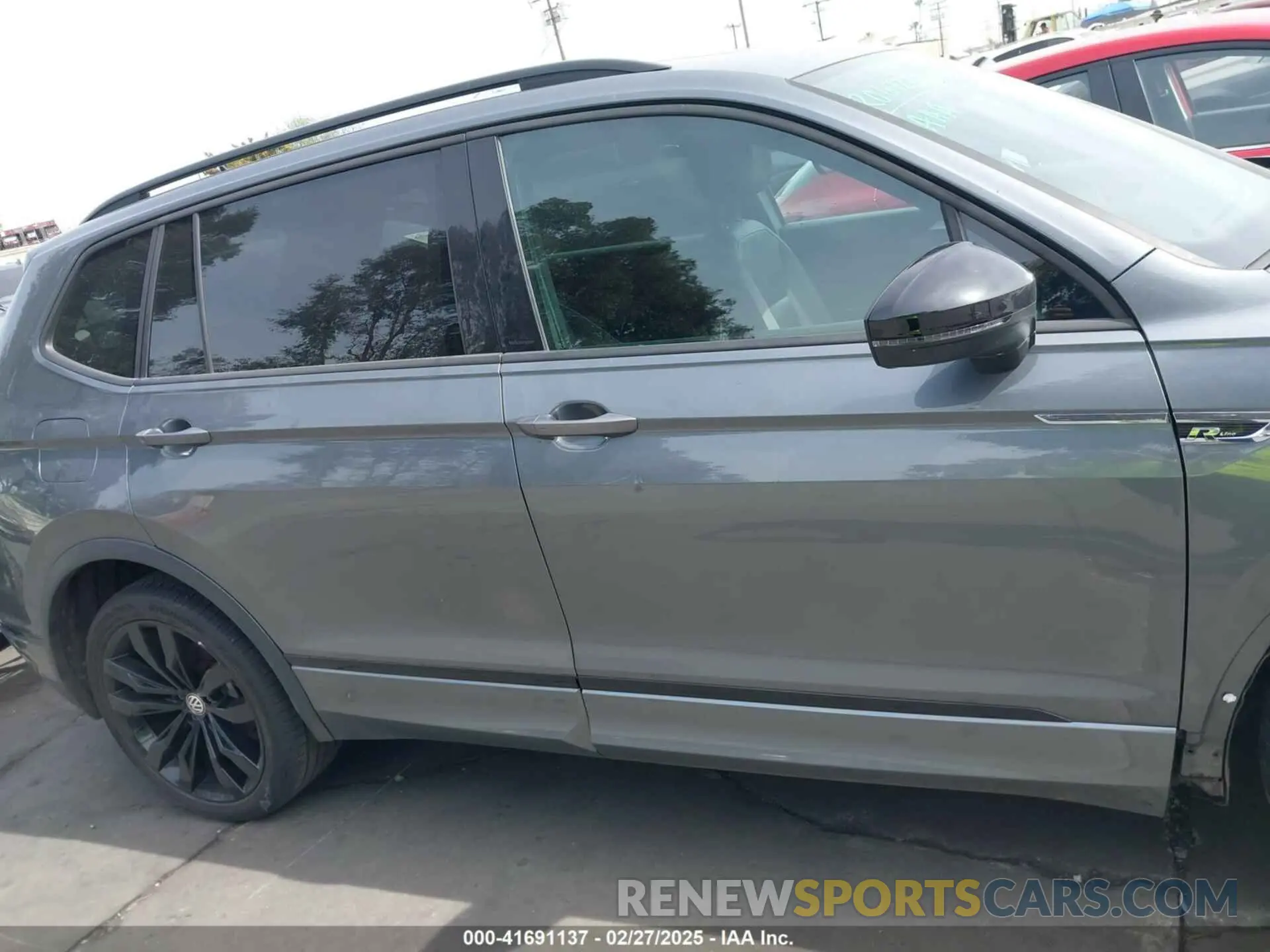 14 Photograph of a damaged car 3VV3B7AX7MM037871 VOLKSWAGEN TIGUAN 2021
