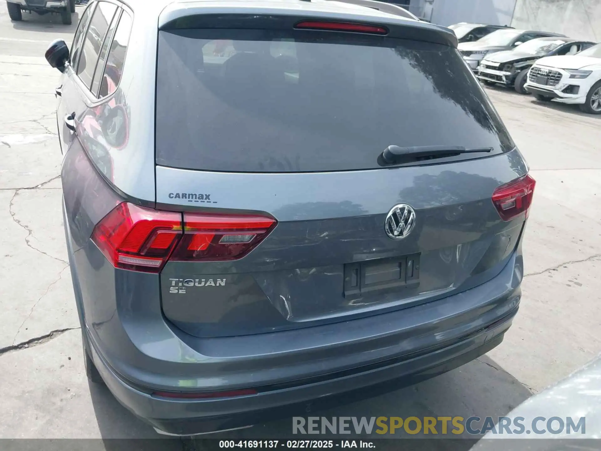17 Photograph of a damaged car 3VV3B7AX7MM037871 VOLKSWAGEN TIGUAN 2021