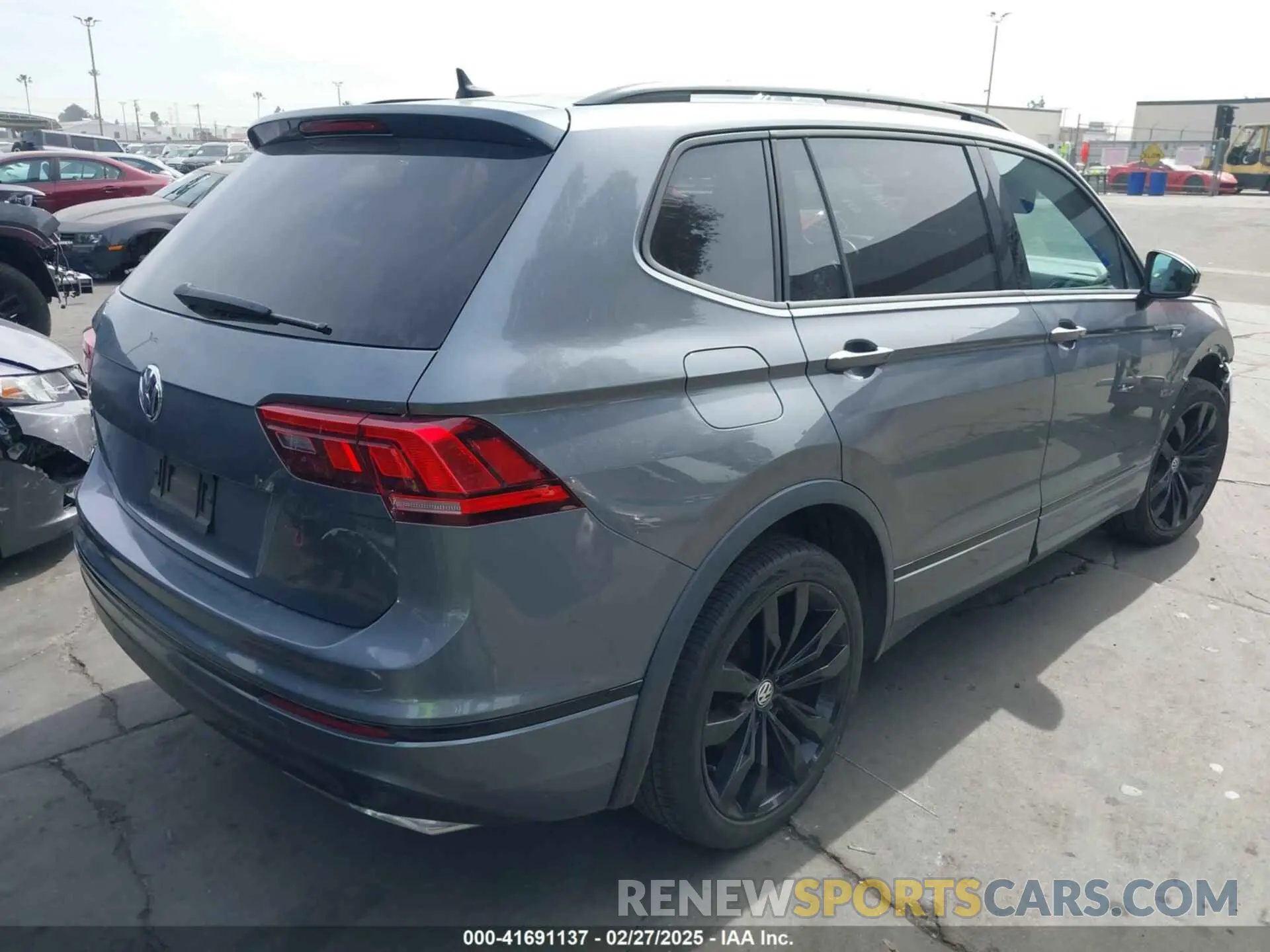 4 Photograph of a damaged car 3VV3B7AX7MM037871 VOLKSWAGEN TIGUAN 2021