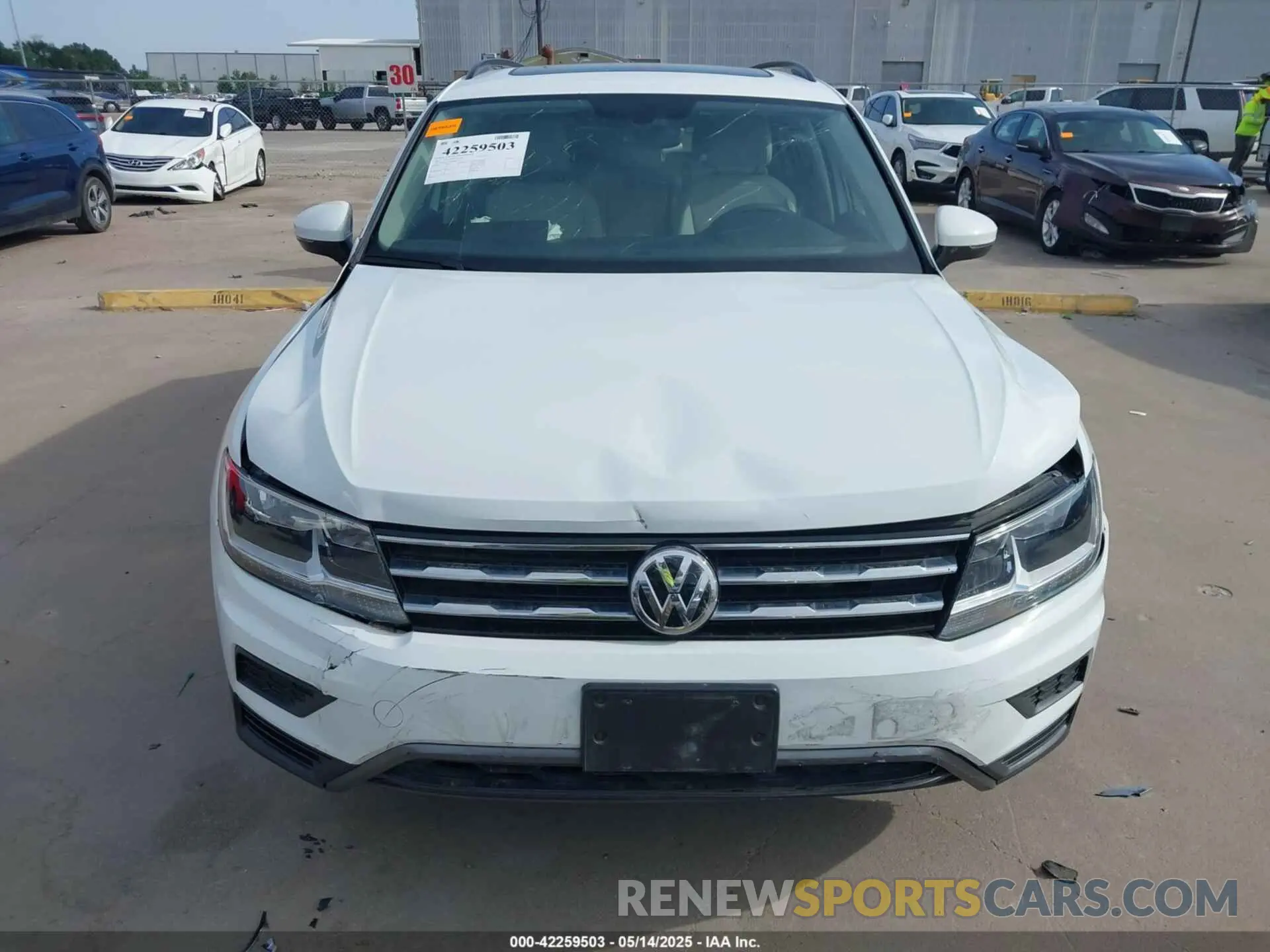 12 Photograph of a damaged car 3VV3B7AX7MM065332 VOLKSWAGEN TIGUAN 2021