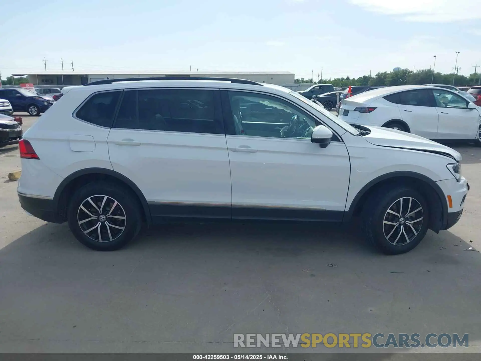 13 Photograph of a damaged car 3VV3B7AX7MM065332 VOLKSWAGEN TIGUAN 2021