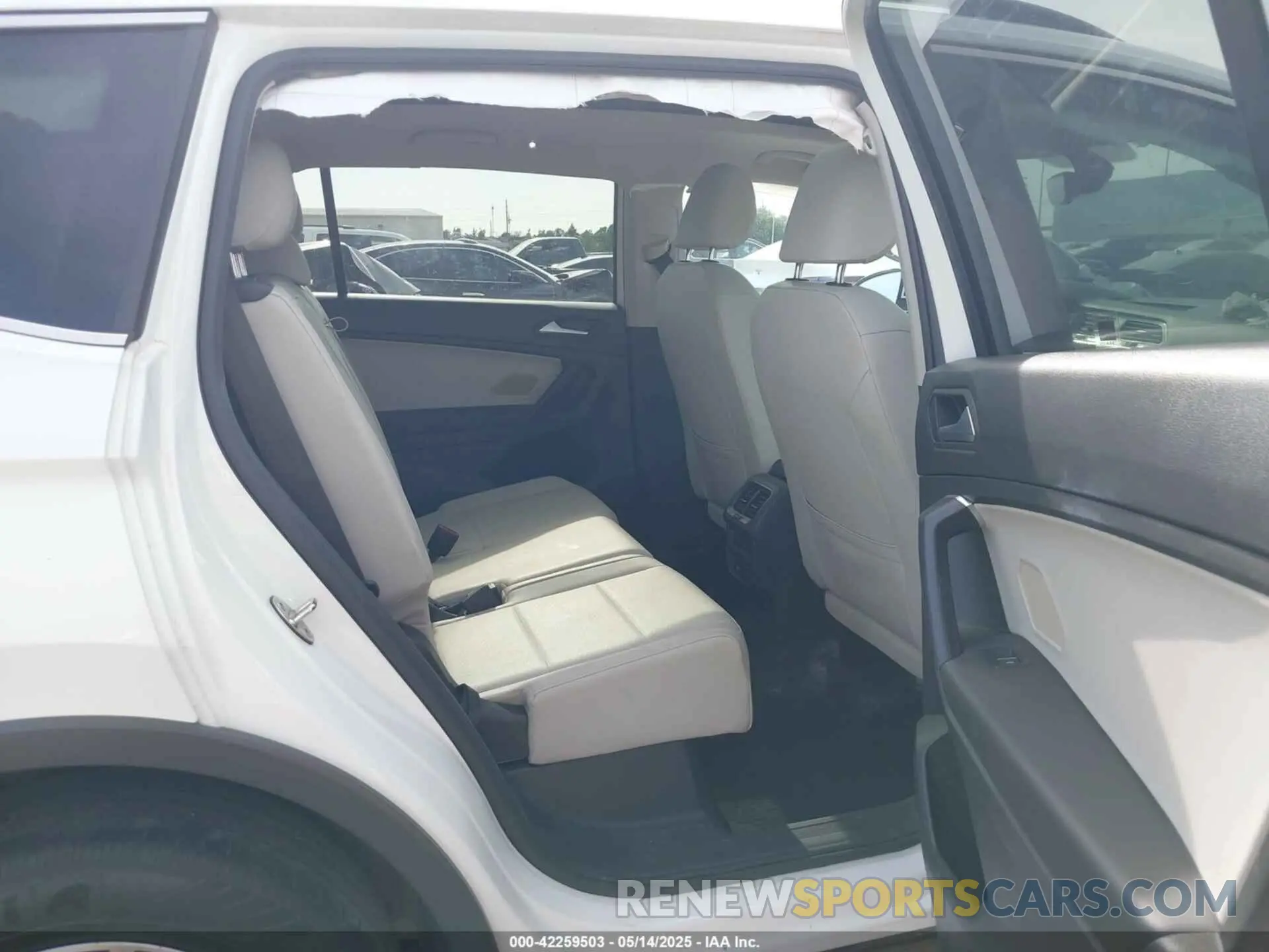 8 Photograph of a damaged car 3VV3B7AX7MM065332 VOLKSWAGEN TIGUAN 2021