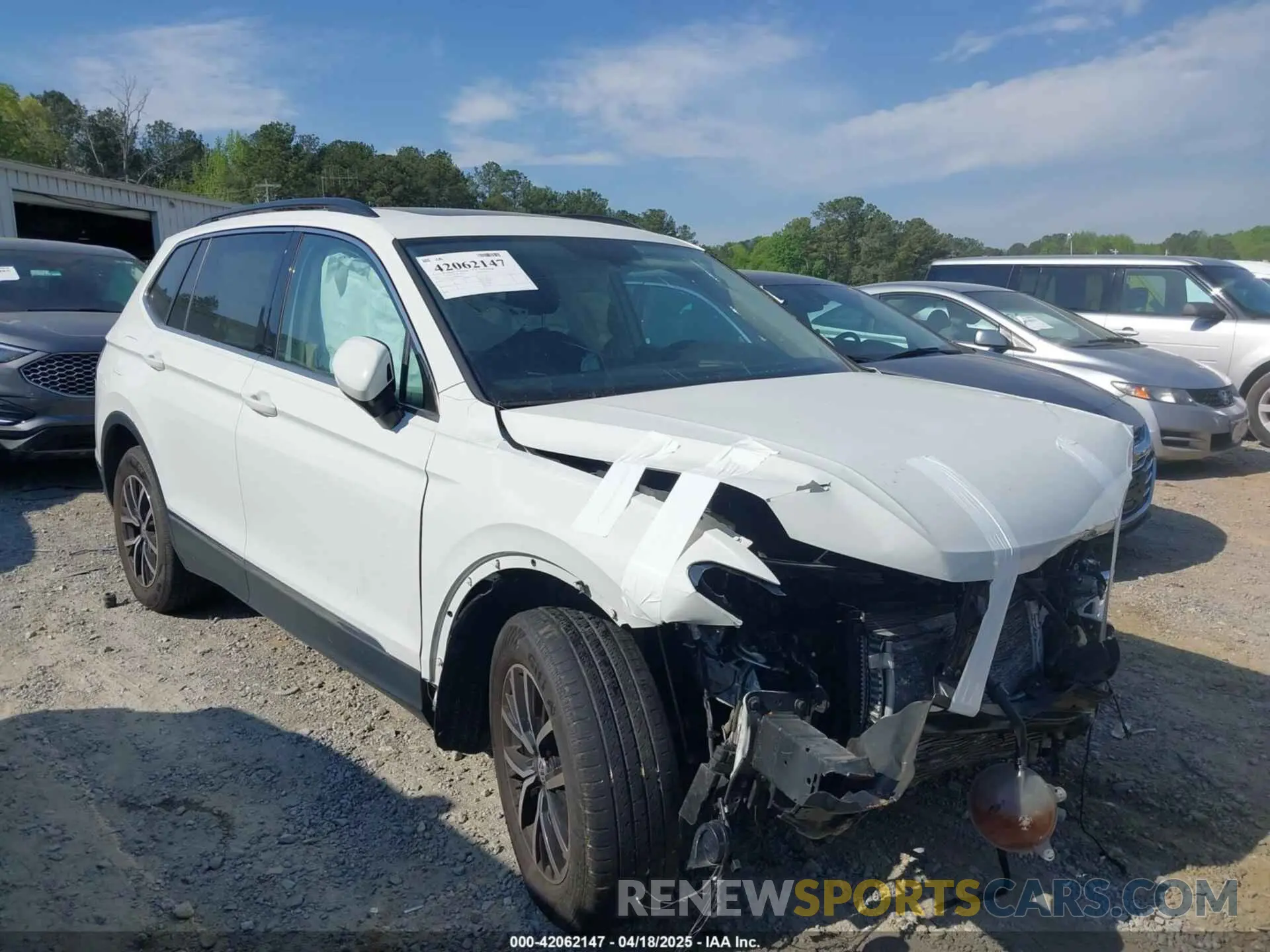 12 Photograph of a damaged car 3VV3B7AX7MM080266 VOLKSWAGEN TIGUAN 2021