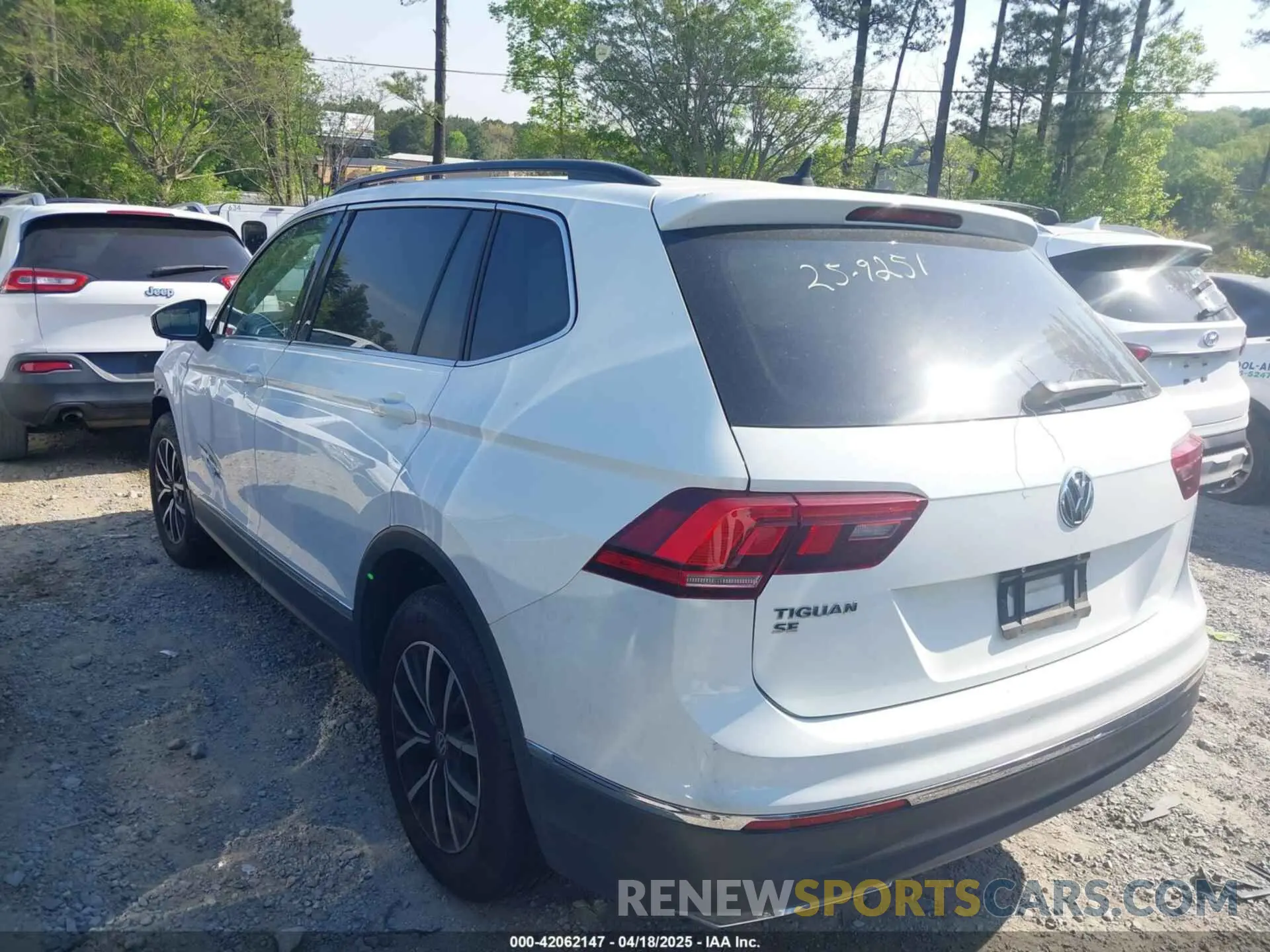 13 Photograph of a damaged car 3VV3B7AX7MM080266 VOLKSWAGEN TIGUAN 2021