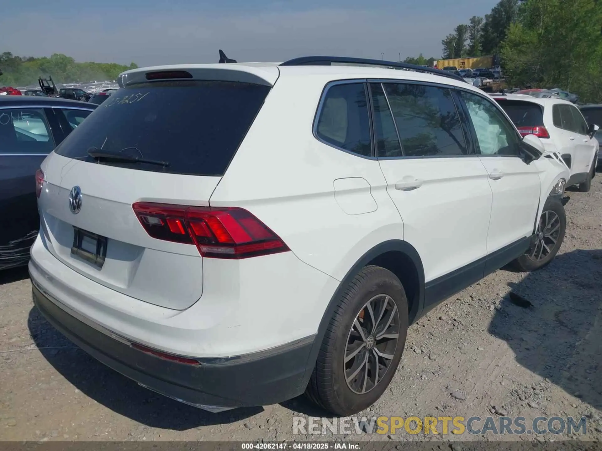 4 Photograph of a damaged car 3VV3B7AX7MM080266 VOLKSWAGEN TIGUAN 2021