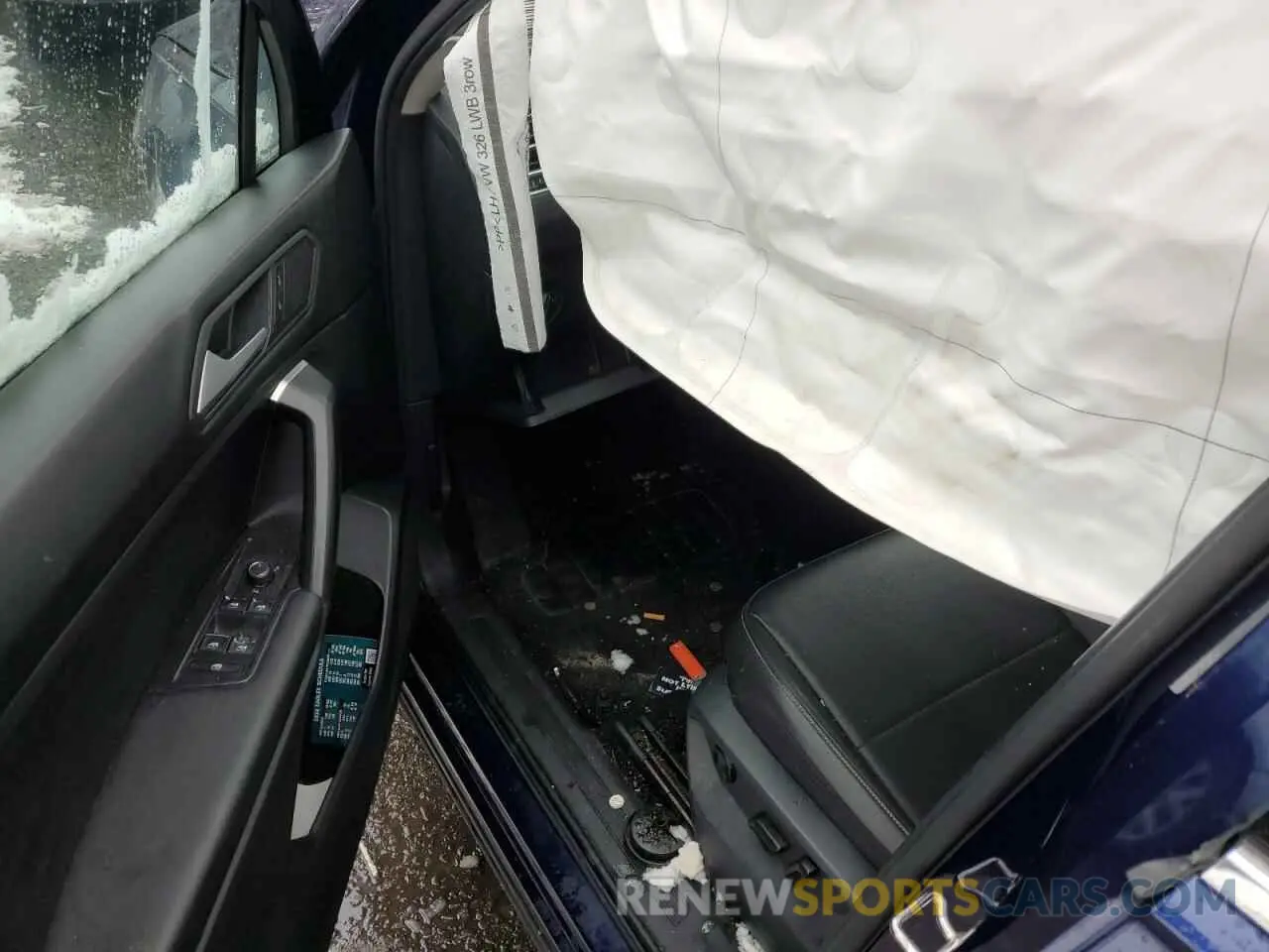 8 Photograph of a damaged car 3VV3B7AX7MM104470 VOLKSWAGEN TIGUAN 2021
