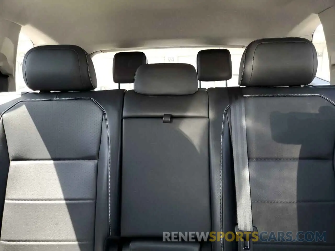 10 Photograph of a damaged car 3VV3B7AX7MM118689 VOLKSWAGEN TIGUAN 2021