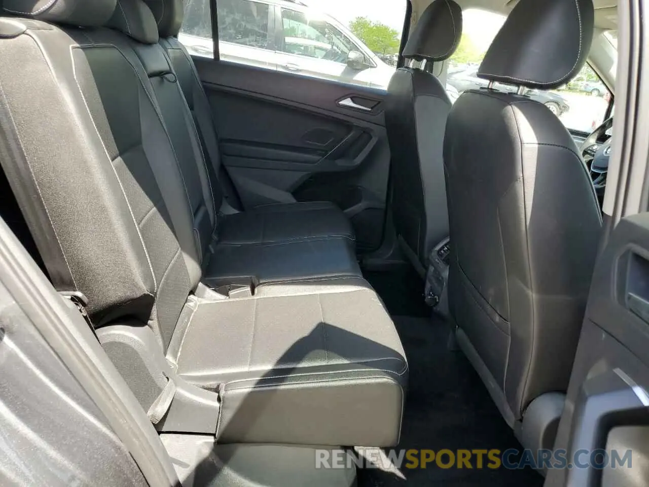 11 Photograph of a damaged car 3VV3B7AX7MM118689 VOLKSWAGEN TIGUAN 2021