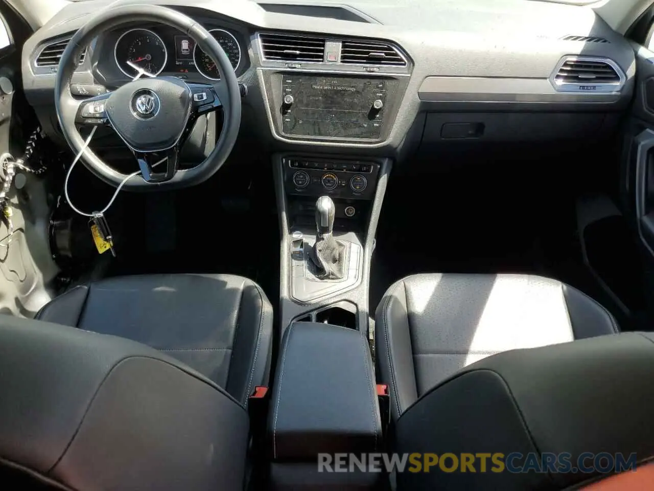 8 Photograph of a damaged car 3VV3B7AX7MM118689 VOLKSWAGEN TIGUAN 2021