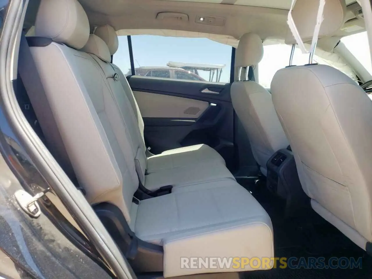 11 Photograph of a damaged car 3VV3B7AX8MM024773 VOLKSWAGEN TIGUAN 2021