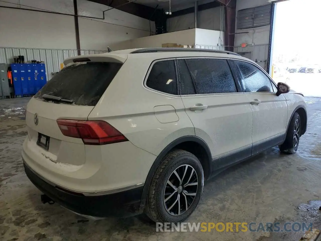 3 Photograph of a damaged car 3VV3B7AX8MM026717 VOLKSWAGEN TIGUAN 2021