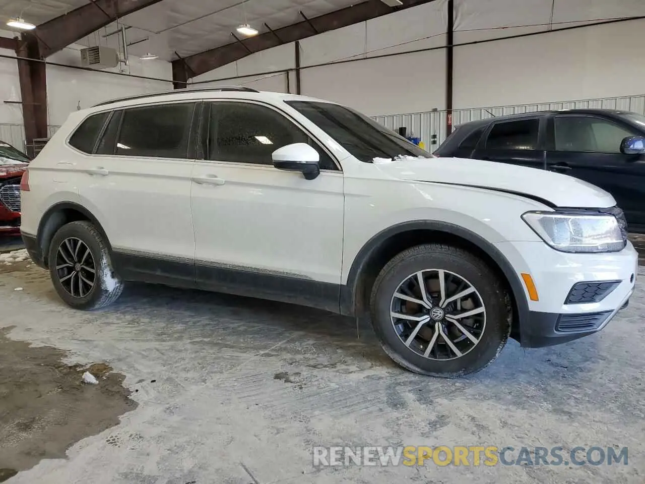 4 Photograph of a damaged car 3VV3B7AX8MM026717 VOLKSWAGEN TIGUAN 2021