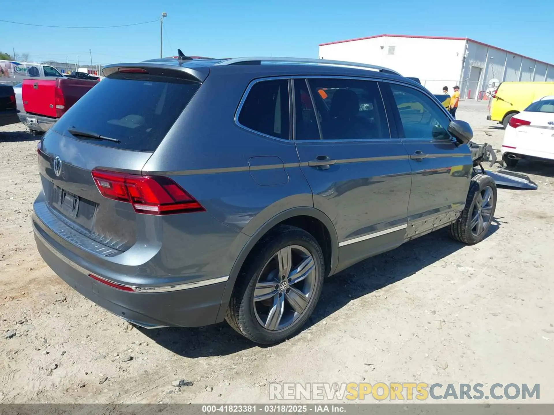 4 Photograph of a damaged car 3VV3B7AX8MM029357 VOLKSWAGEN TIGUAN 2021
