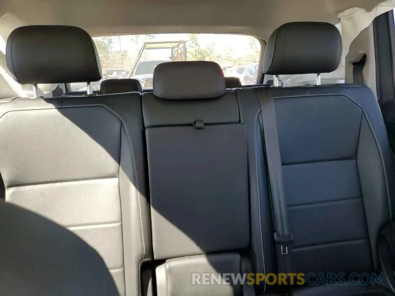 10 Photograph of a damaged car 3VV3B7AX8MM104042 VOLKSWAGEN TIGUAN 2021