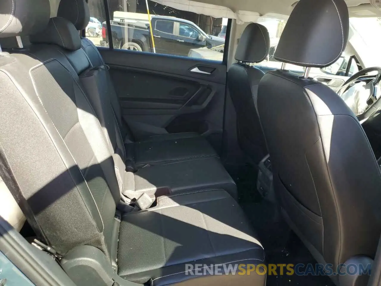 12 Photograph of a damaged car 3VV3B7AX8MM104042 VOLKSWAGEN TIGUAN 2021