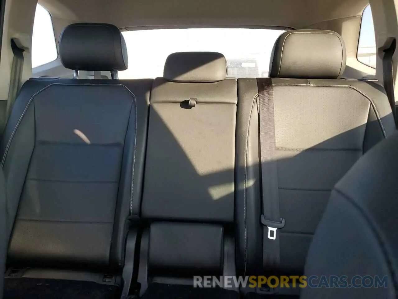 10 Photograph of a damaged car 3VV3B7AX8MM130611 VOLKSWAGEN TIGUAN 2021