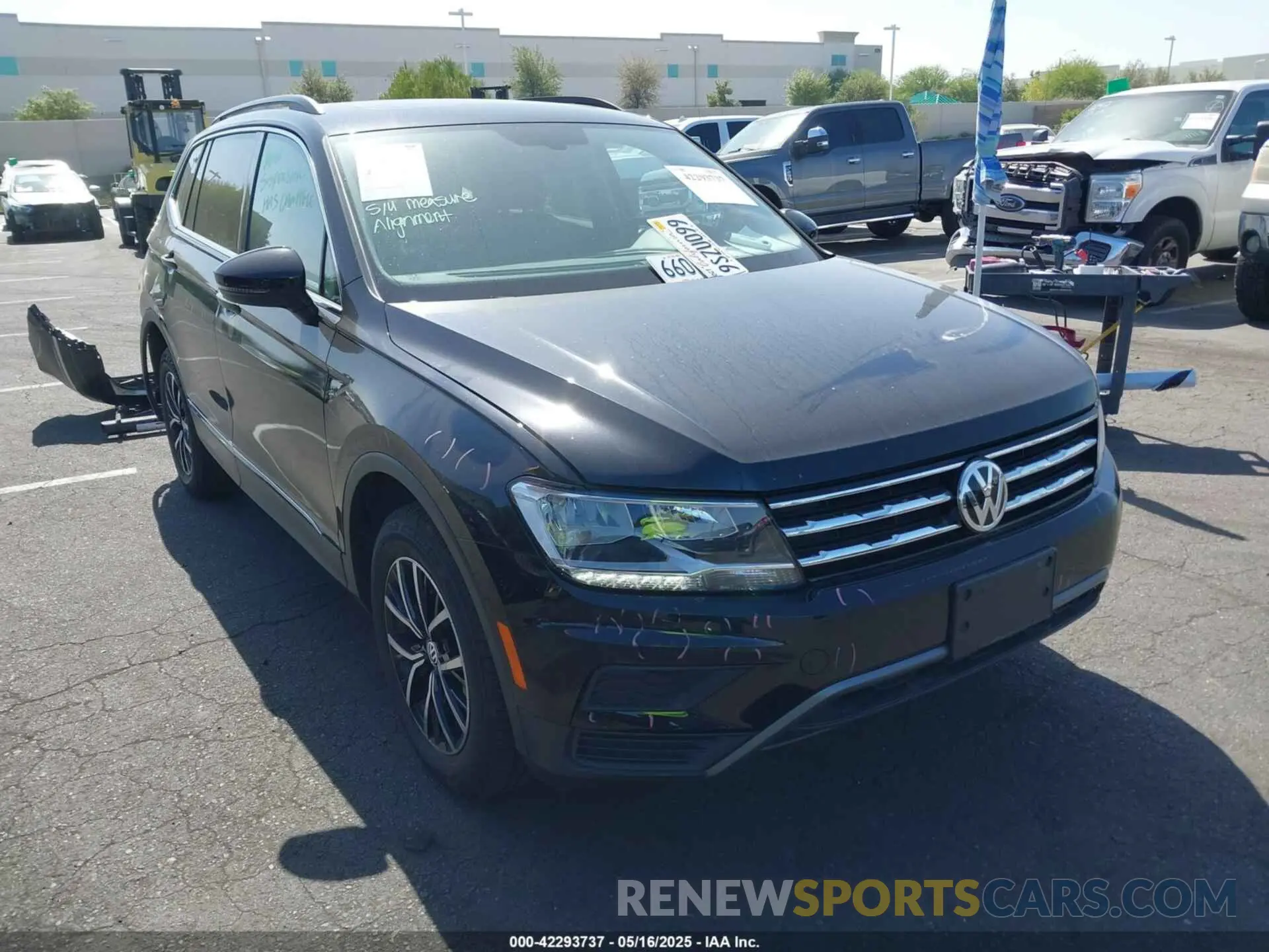 14 Photograph of a damaged car 3VV3B7AX8MM158344 VOLKSWAGEN TIGUAN 2021
