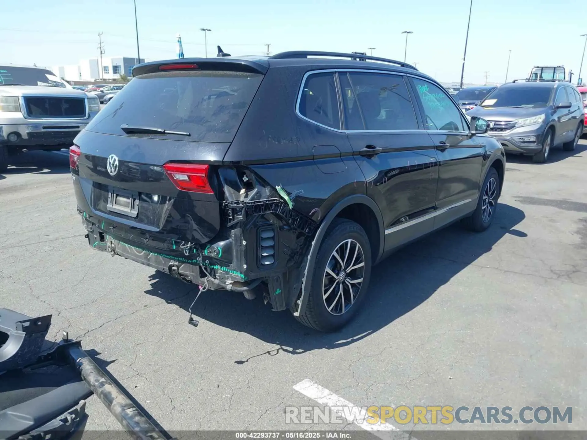 4 Photograph of a damaged car 3VV3B7AX8MM158344 VOLKSWAGEN TIGUAN 2021