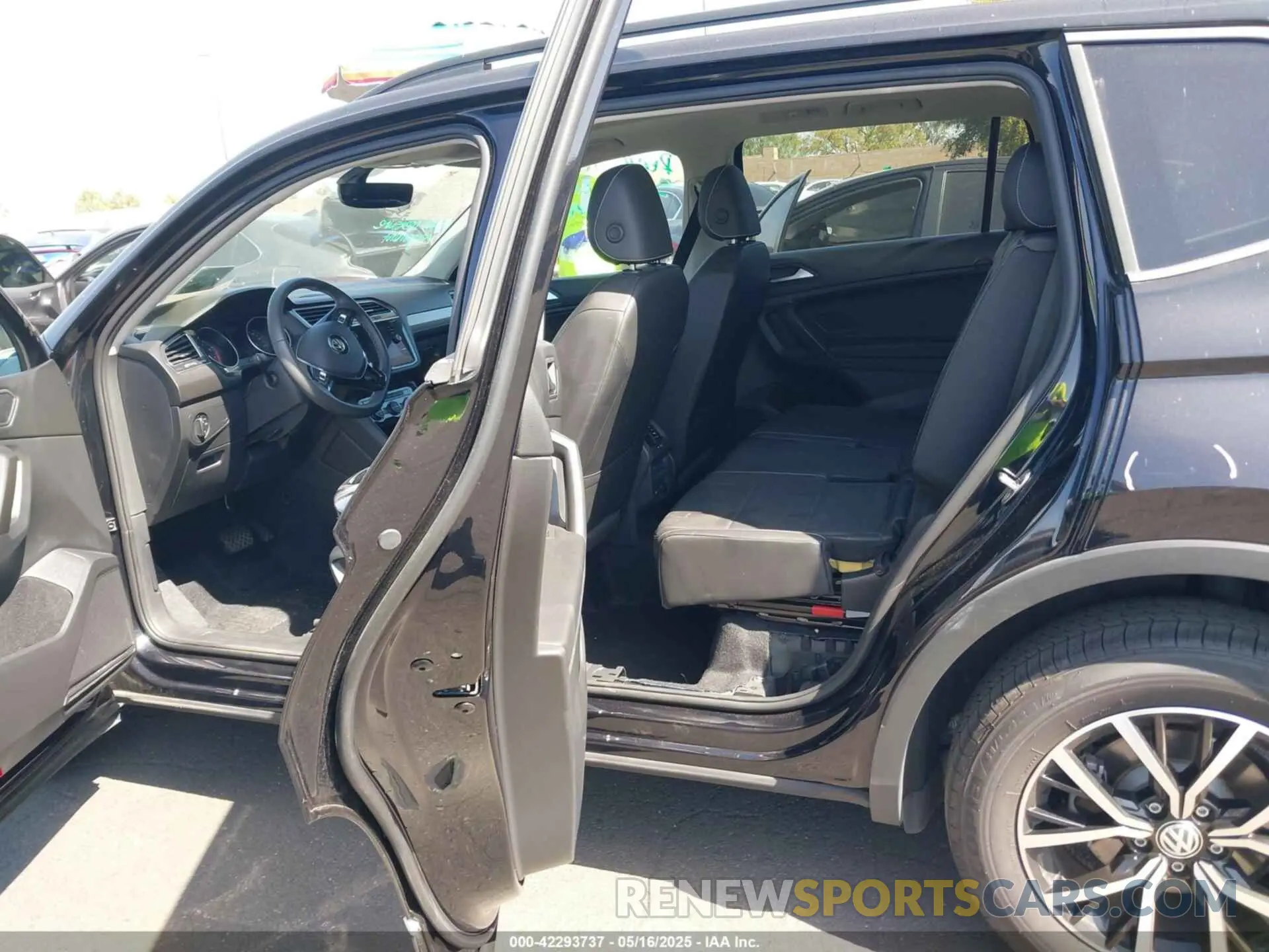 8 Photograph of a damaged car 3VV3B7AX8MM158344 VOLKSWAGEN TIGUAN 2021