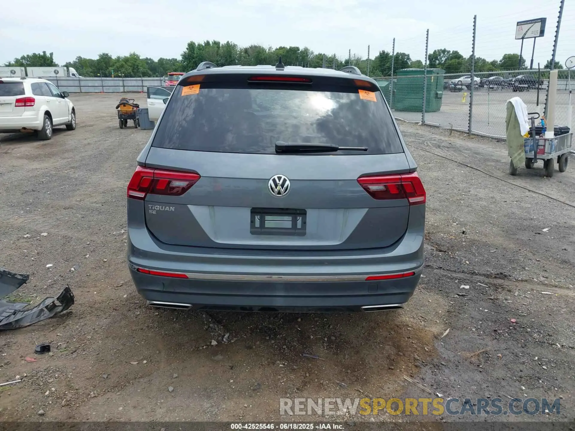 16 Photograph of a damaged car 3VV3B7AX8MM159316 VOLKSWAGEN TIGUAN 2021