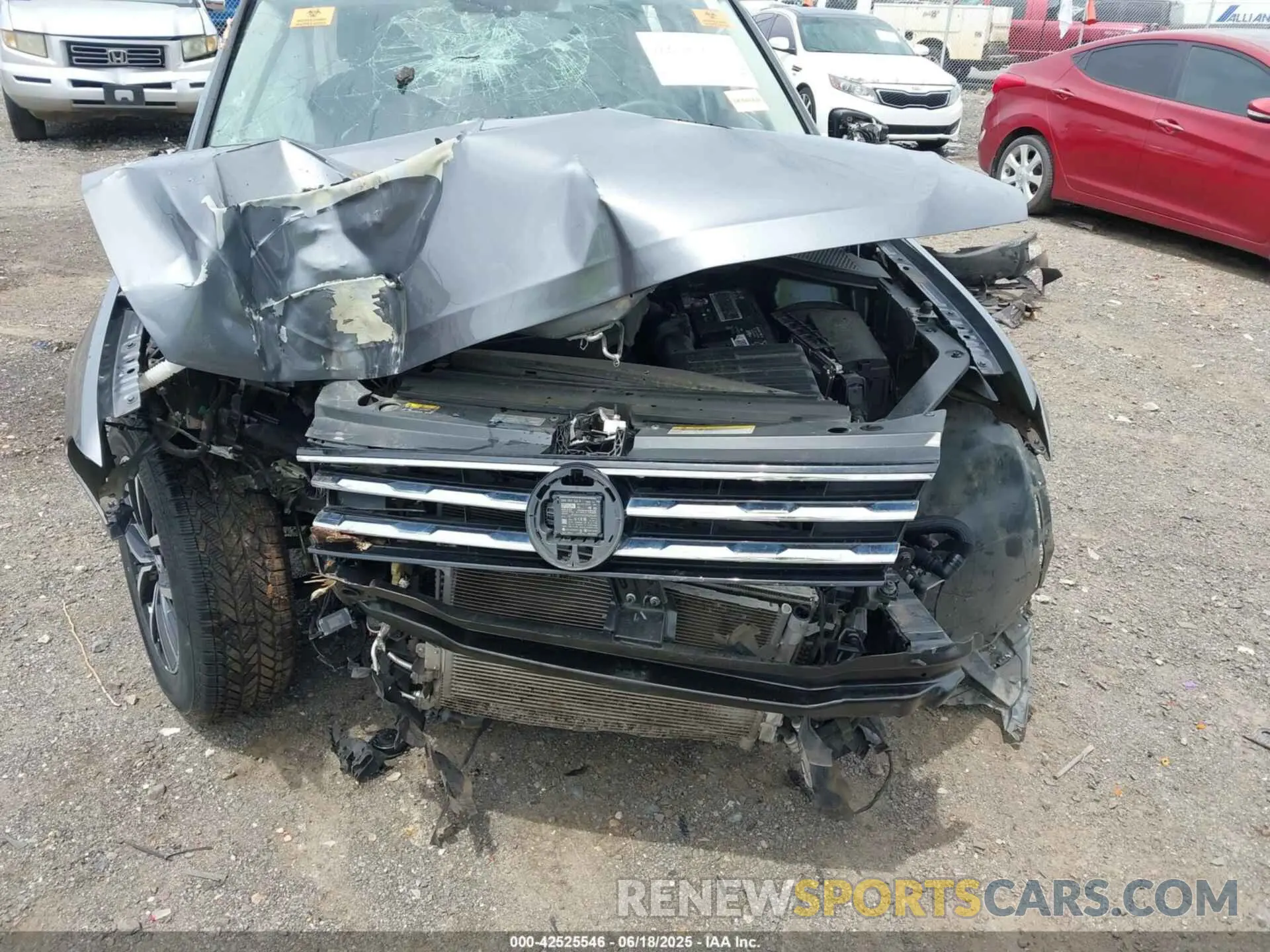 17 Photograph of a damaged car 3VV3B7AX8MM159316 VOLKSWAGEN TIGUAN 2021