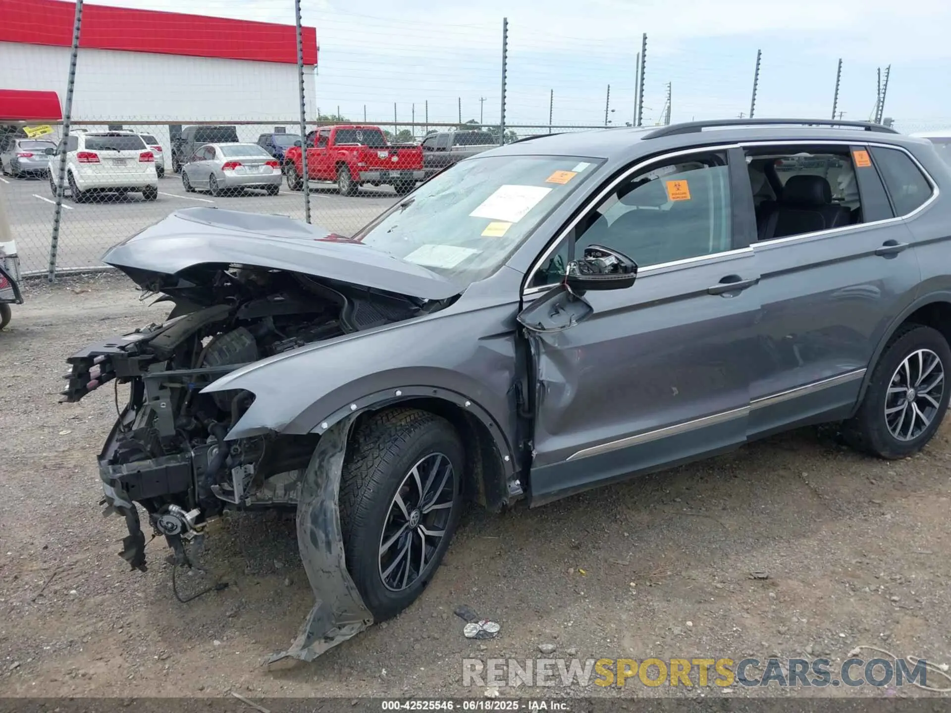 18 Photograph of a damaged car 3VV3B7AX8MM159316 VOLKSWAGEN TIGUAN 2021