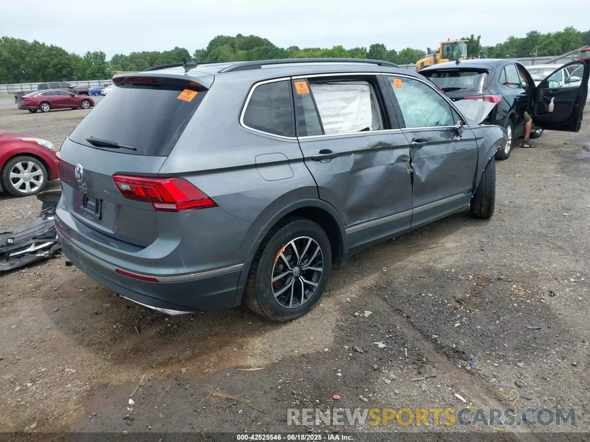 4 Photograph of a damaged car 3VV3B7AX8MM159316 VOLKSWAGEN TIGUAN 2021