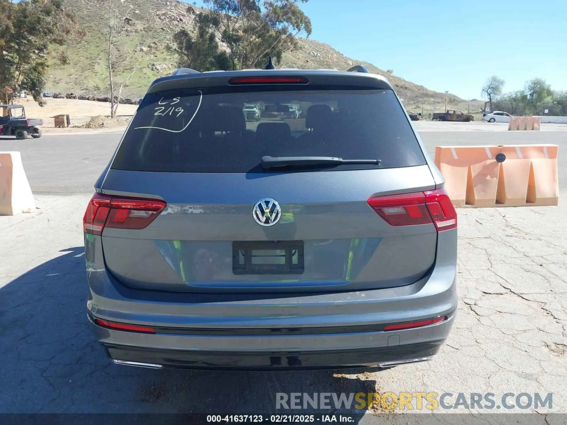16 Photograph of a damaged car 3VV3B7AX9MM007822 VOLKSWAGEN TIGUAN 2021