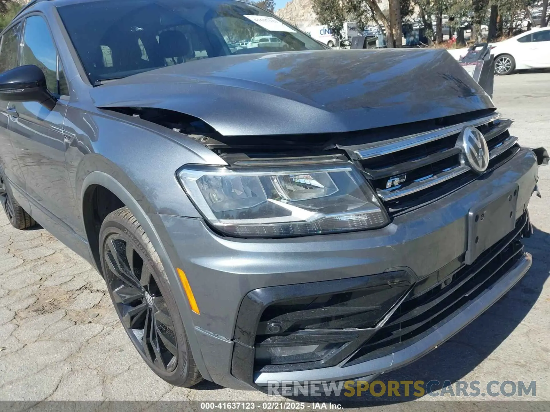 17 Photograph of a damaged car 3VV3B7AX9MM007822 VOLKSWAGEN TIGUAN 2021