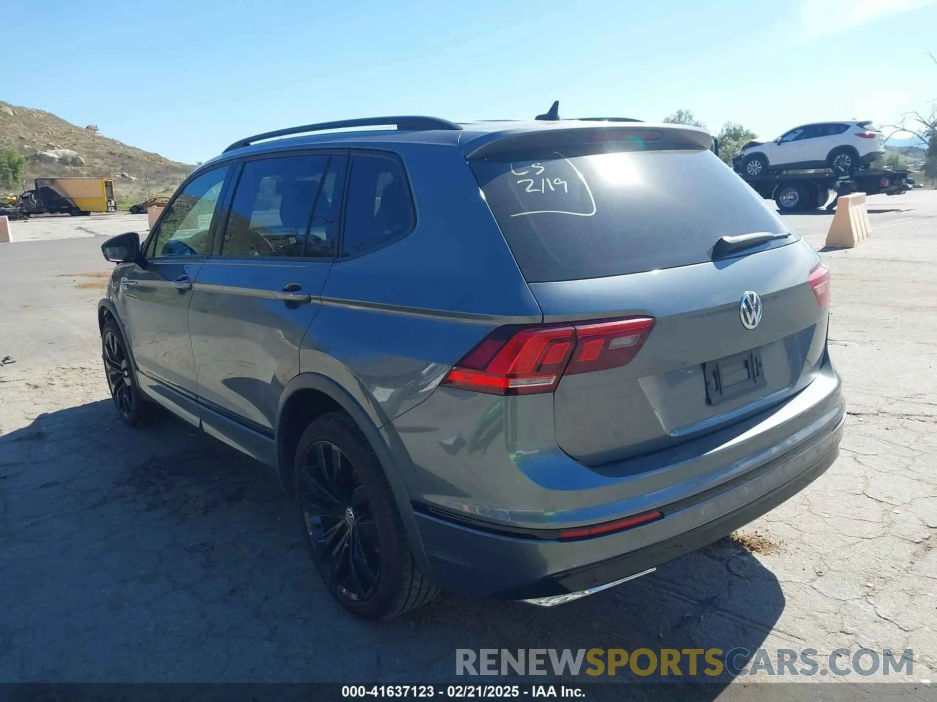 3 Photograph of a damaged car 3VV3B7AX9MM007822 VOLKSWAGEN TIGUAN 2021