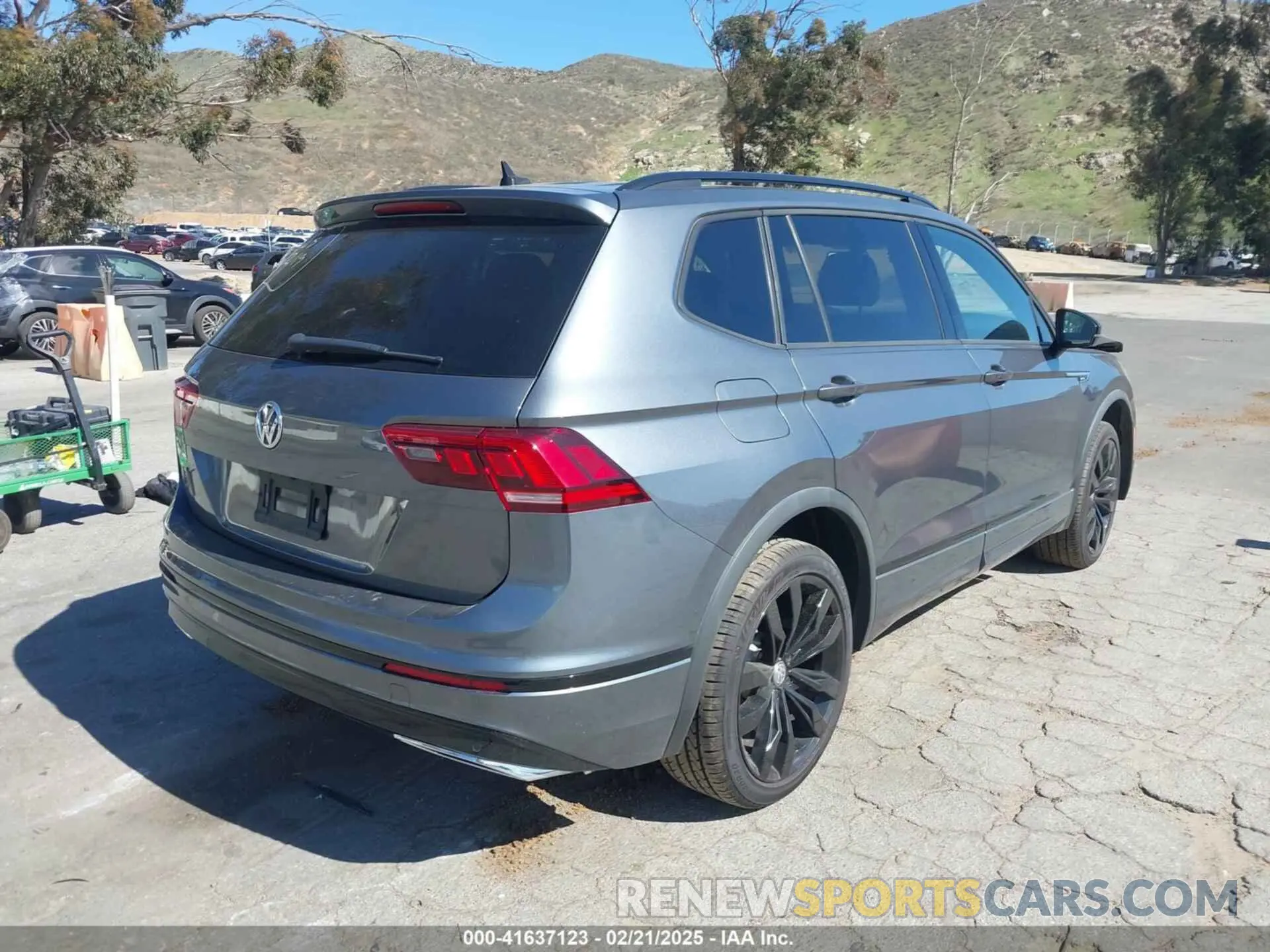 4 Photograph of a damaged car 3VV3B7AX9MM007822 VOLKSWAGEN TIGUAN 2021