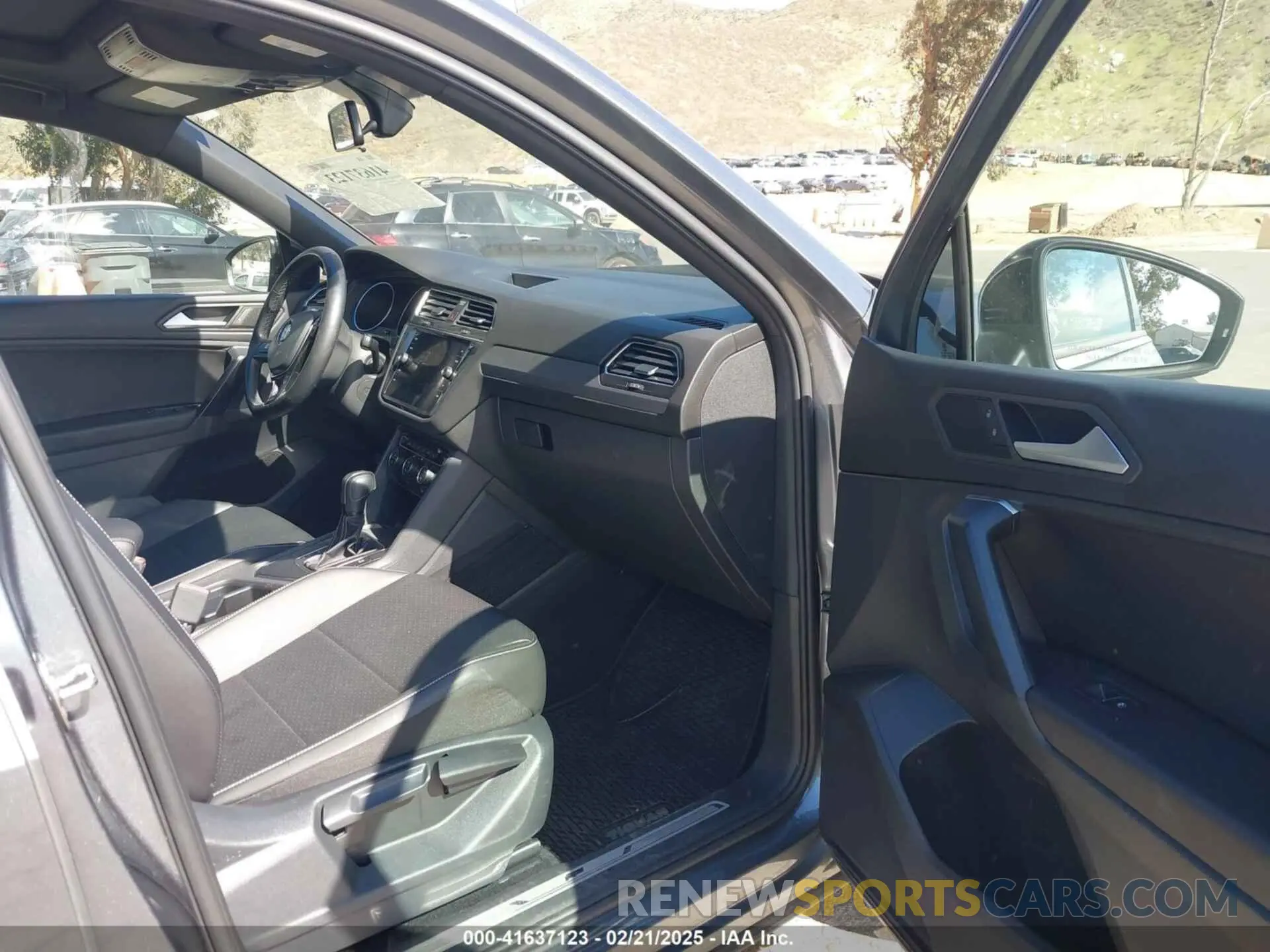 5 Photograph of a damaged car 3VV3B7AX9MM007822 VOLKSWAGEN TIGUAN 2021